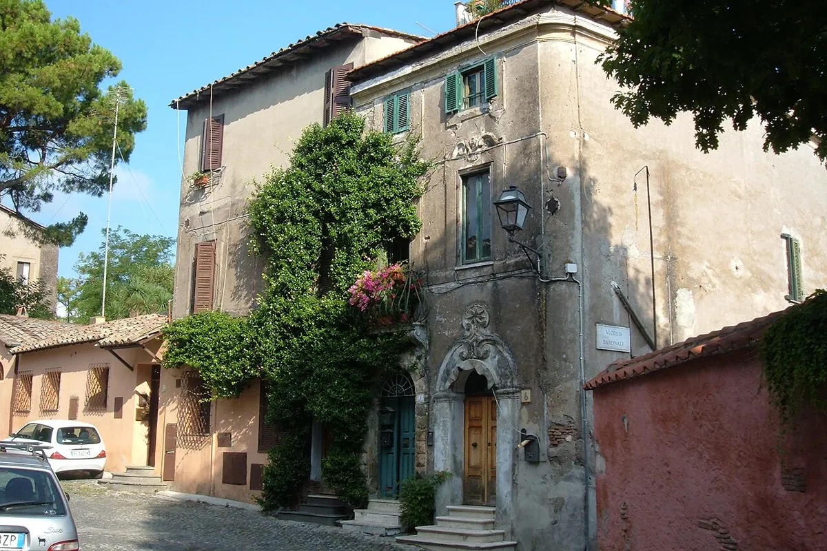 Il borgo medievale di Isola Farnese, nel Parco di Veio a Roma Nord